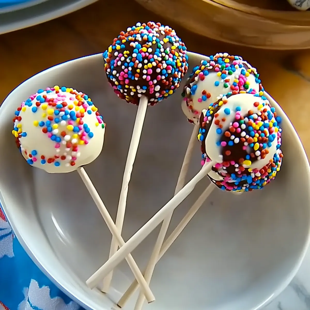 2-Ingredient Easy Cake Pops